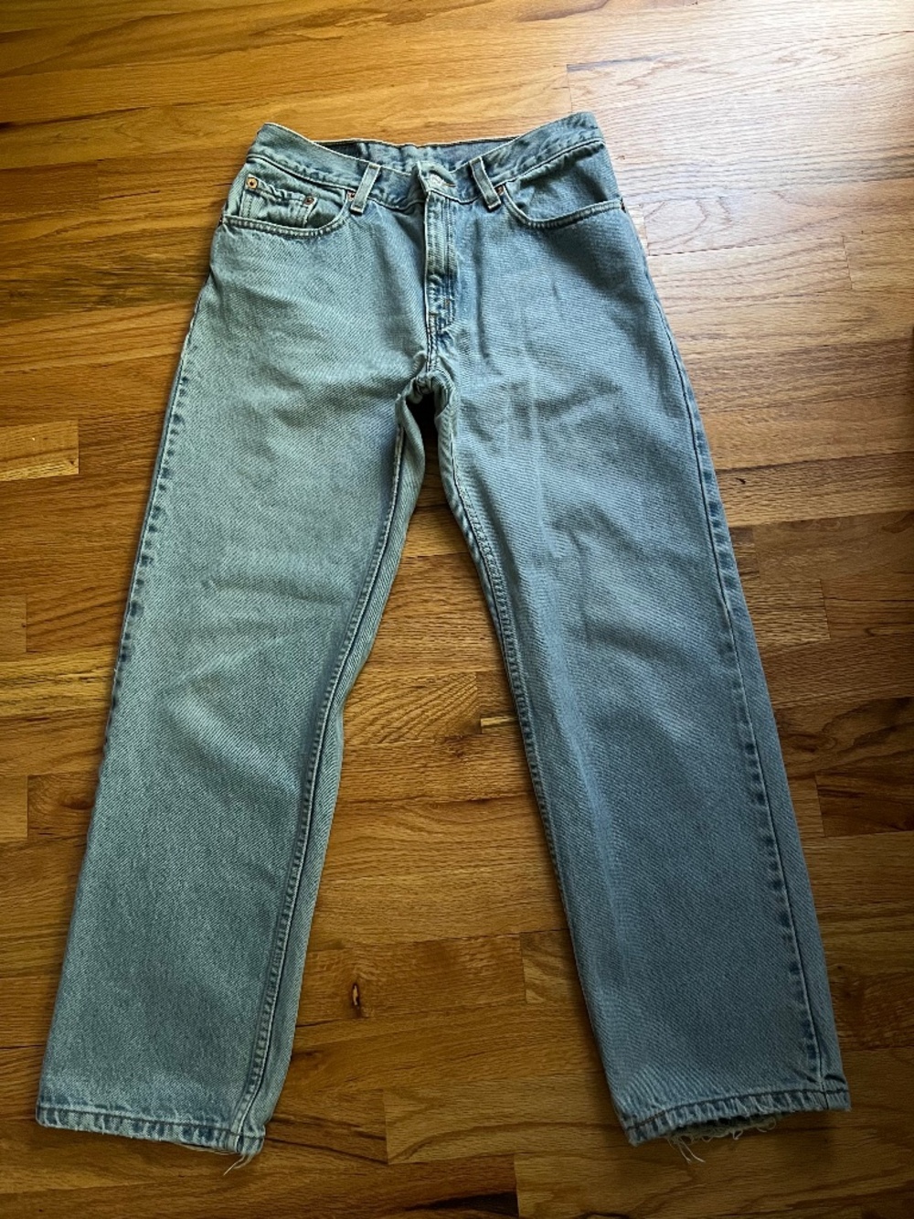 Vintage Levi’s 90’s 555 100% cotton faded unisex women’s med. 30”x28" short/USA!